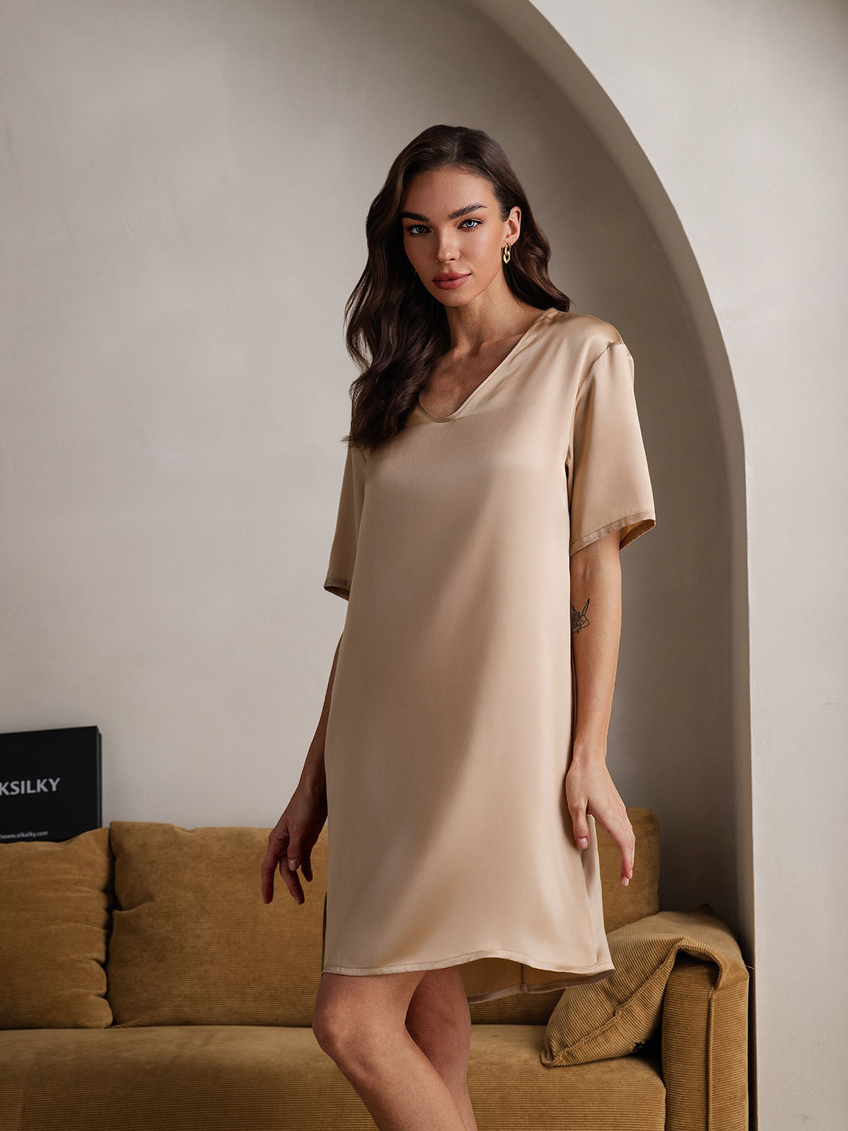Women's Pure Silk Half Sleeve V-neck Short Nightgown